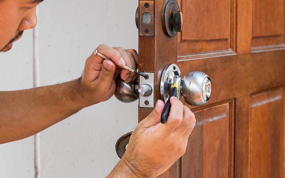 changer serrure porte fenetre Paris 17